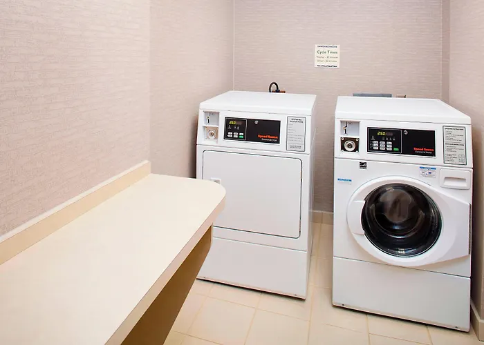 Courtyard By Marriott Roanoke Airport